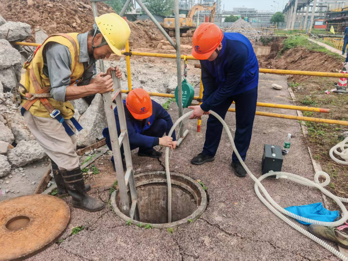 化工園區(qū)西區(qū)污水提升項目 有限空間作業(yè)順利完成(圖2)