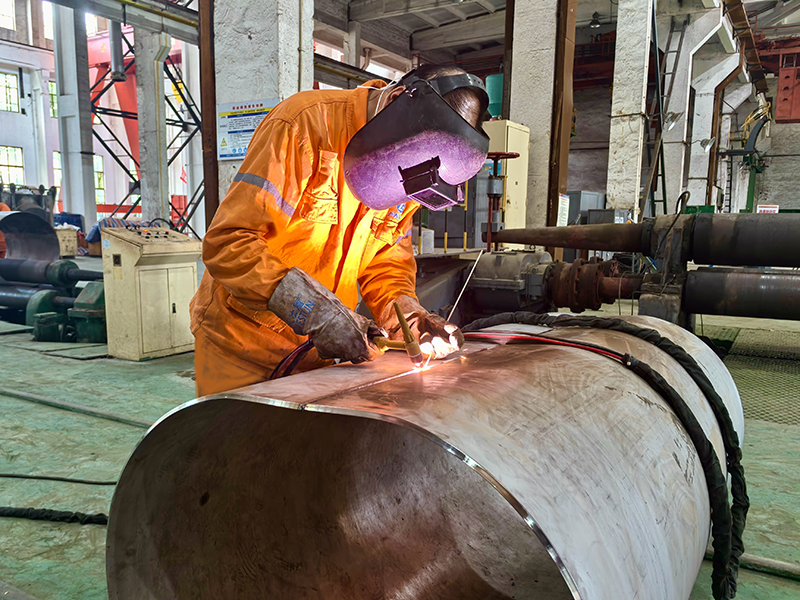 弘旭員工直面烈日考驗，汗水鑄就質(zhì)量豐碑(圖2)