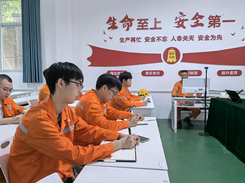 弘旭公司開展新入職員工安全培訓(圖4) 弘旭公司開展新入職員工安全培訓(圖4)